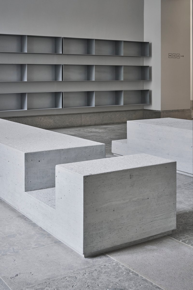 Betonelement in der Eingangshalle. Foto: Andrew Alberts